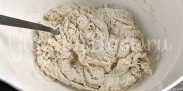 пицца с курицей, грибами и ананасами