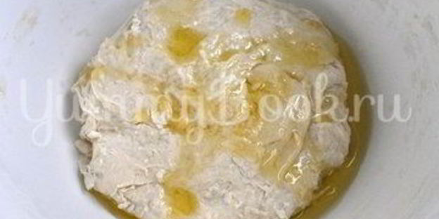 пицца с курицей, грибами и ананасами