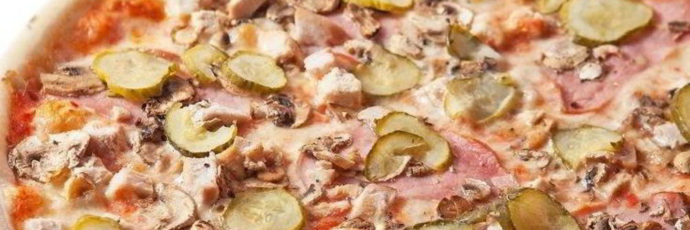 Пицца с курицей и ветчиной