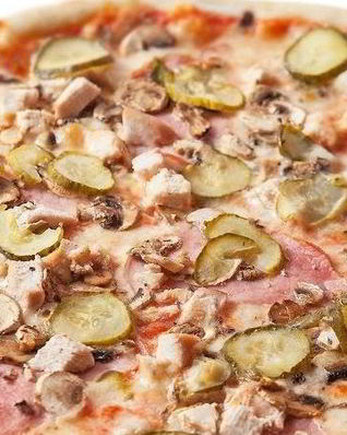 Пицца с курицей и ветчиной