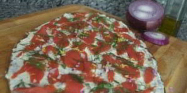 пицца с лососем