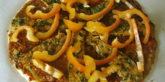 пицца с маринованным мясом