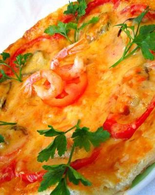 Пицца с морепродуктами и овощами