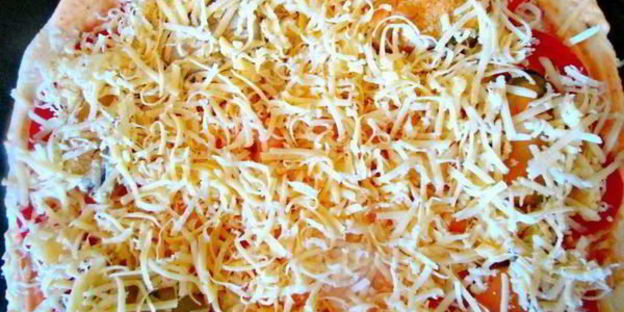 пицца с морепродуктами и овощами