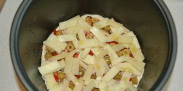 пицца с морепродуктами в мультиварке