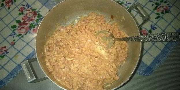 пицца с вареной колбасой