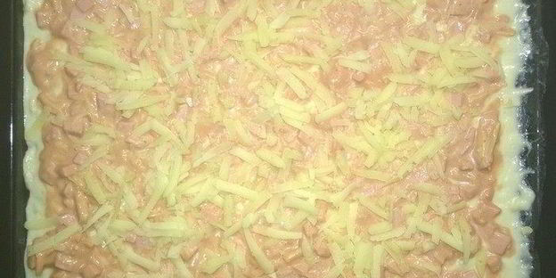 пицца с вареной колбасой