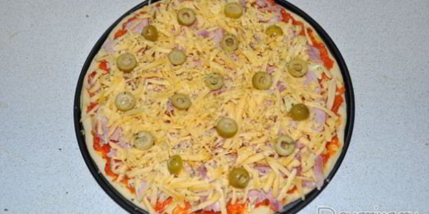 пицца с ветчиной и сыром