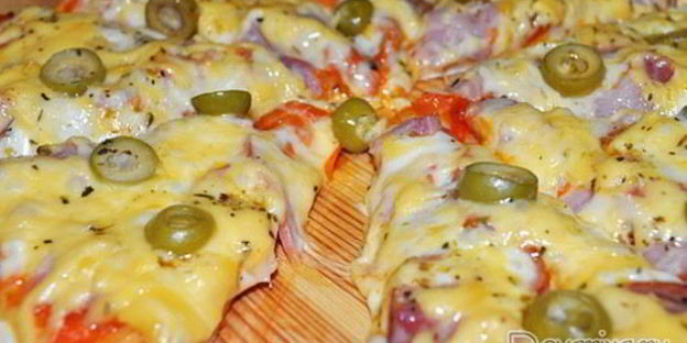 пицца с ветчиной и сыром