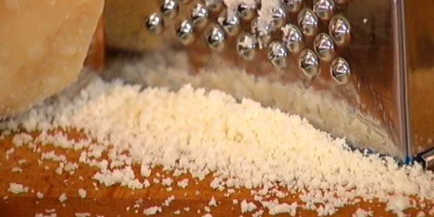 пицца с яйцом и шпинатом