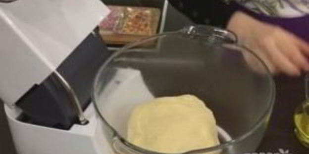 американские пончики, покрытые шоколадом