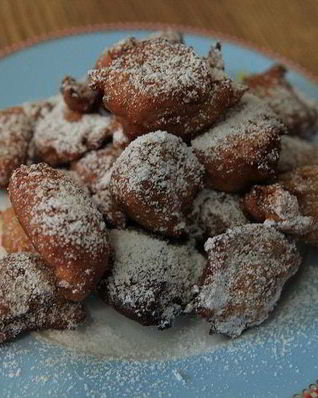 Картофельные пончики с корицей