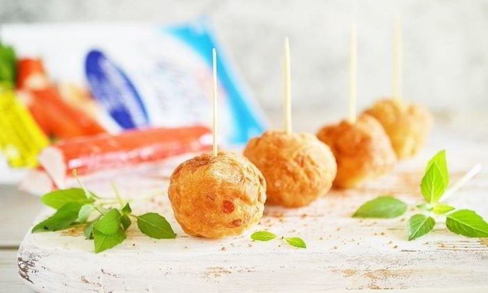 Рецепт крабовых пончиков с сыром