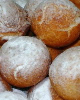 Нежные творожные пончики к завтраку