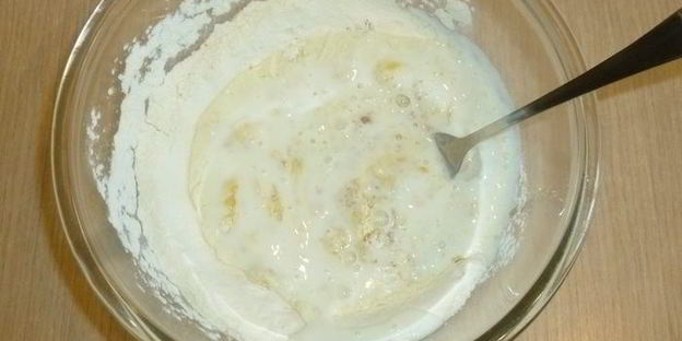 пончики на кефире с пряным сахаром и шоколадным соусом