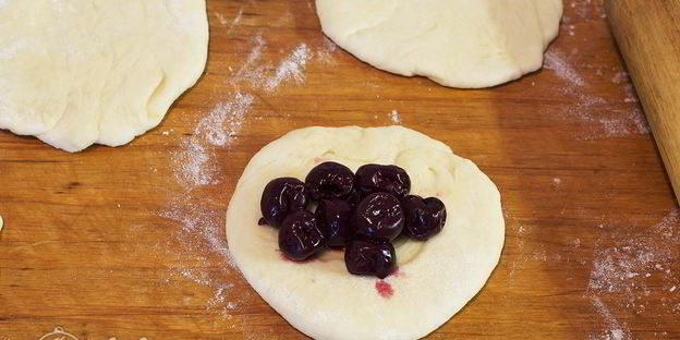 пончики с вишней