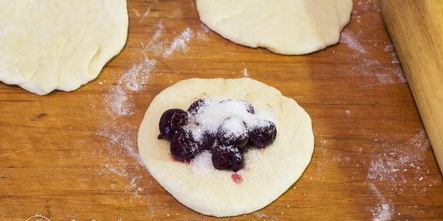 пончики с вишней