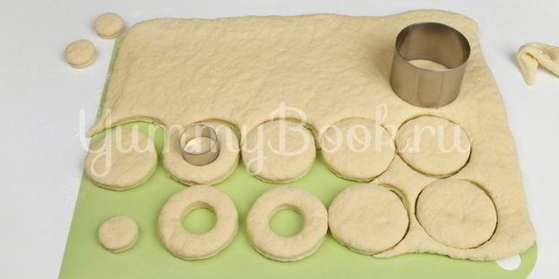 пончики сахарные с глазурью