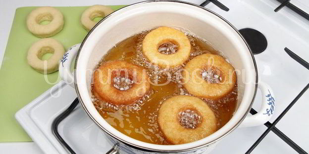 пончики сахарные с глазурью