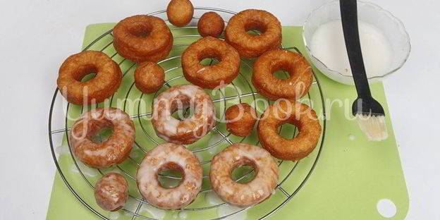 пончики сахарные с глазурью