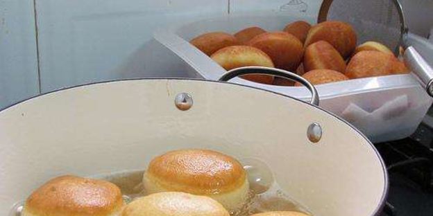 пончики суфганиет — традиционная еврейская выпечка на хануку