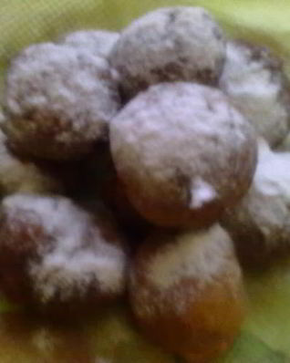 Пончики творожные с изюмом