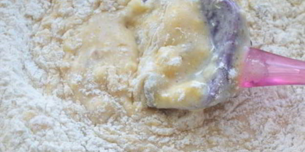 творожные пончики с малиной