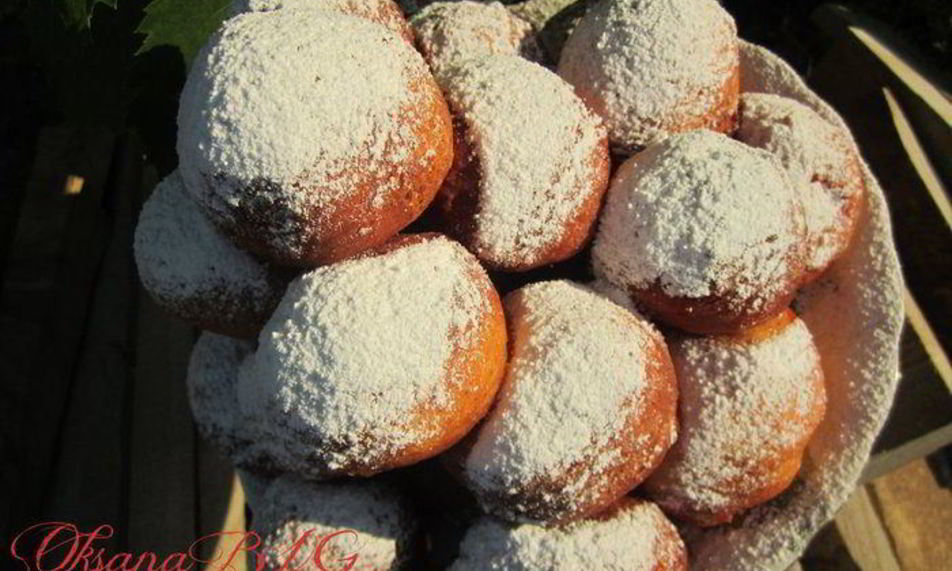 Рецепт творожных пончиков с вишнея