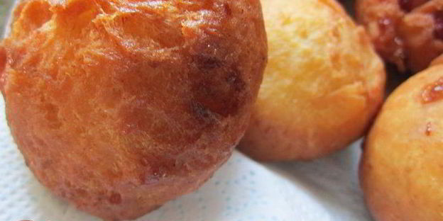 творожные пончики с вишней