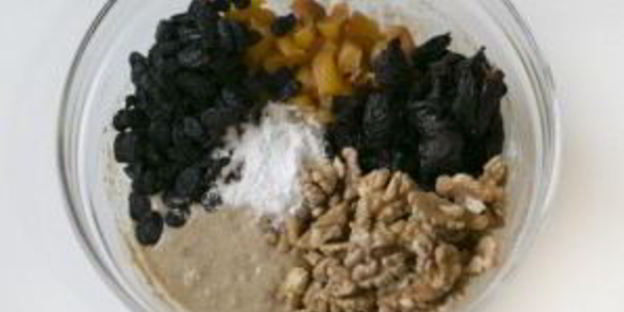 постная выпечка с сухофруктами