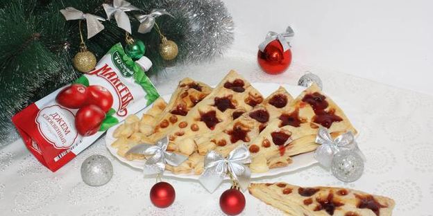 праздничные слойки с джемом