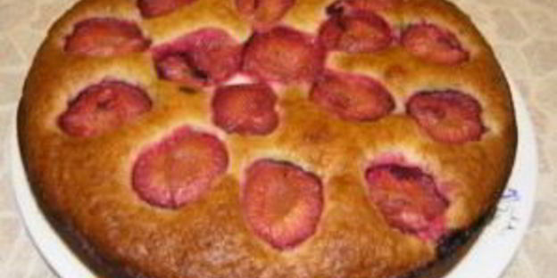 коврижка со сливами