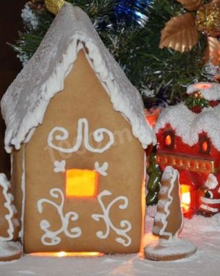 Новогодний пряничный домик с глазурью