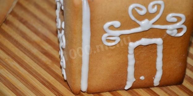 новогодний пряничный домик с глазурью