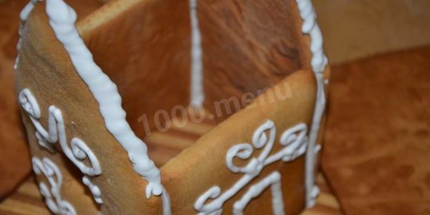 новогодний пряничный домик с глазурью