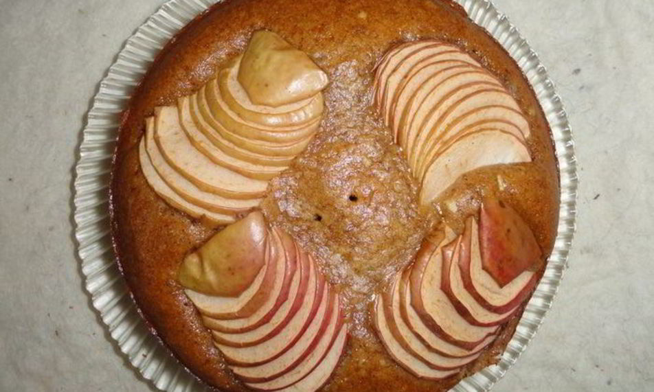 Рецепт постной коврижки с яблоками и корицей