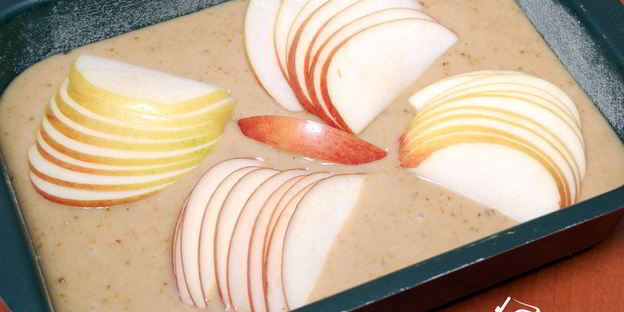 постная медовая коврижка с яблоками