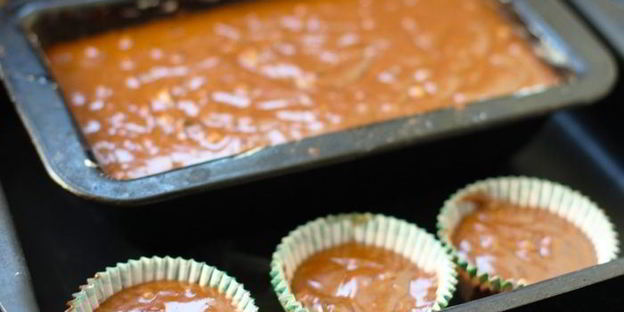 шоколадный пряник с орехами и джемом