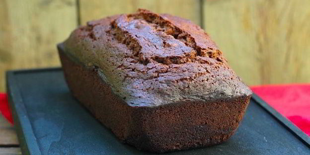 шоколадный пряник с орехами и джемом