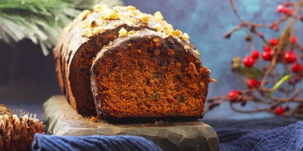 шоколадный пряник с орехами и джемом