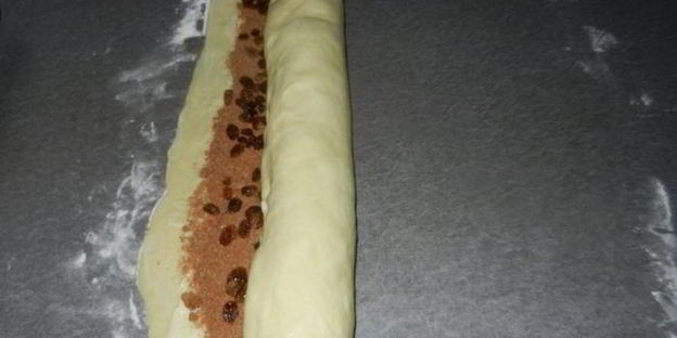 рулетики с корицей и изюмом