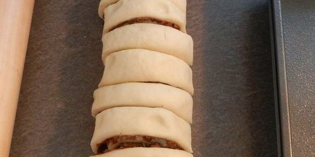 рулетики с корицей и изюмом