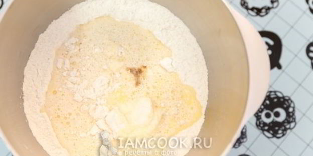 рулетики с марципаном и миндалем