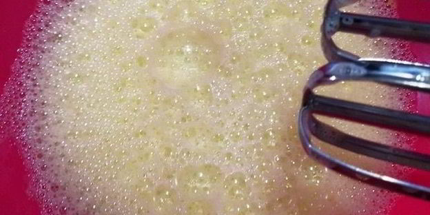 классическая шарлотка с яблоками и нектаринами