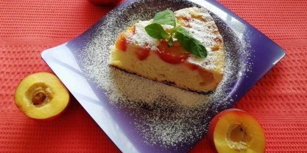 классическая шарлотка с яблоками и нектаринами