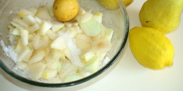 макова — грушевая шарлотка с ванильно-грушевым вареньем