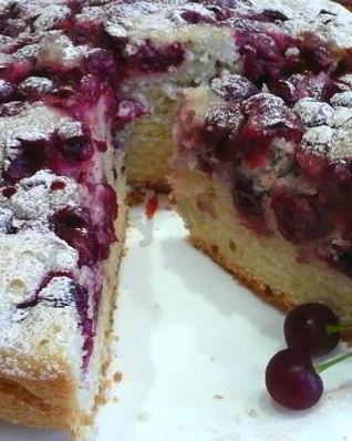 Пирог с вишней в мультиварке типа шарлотка