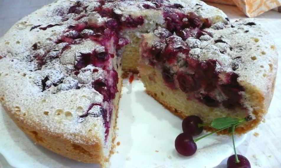 Рецепт пирога с вишней в мультиварке типа шарлотка
