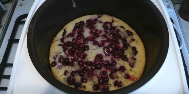 пирог с вишней в мультиварке типа шарлотка