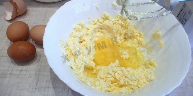 пирог с вишней в мультиварке типа шарлотка